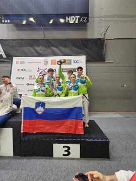 Punce srebrne v katah, fantje bronasti v borbah ekipno